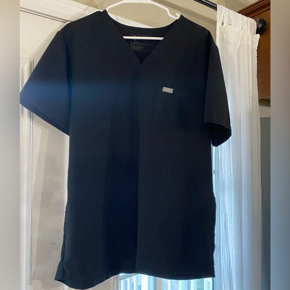 Men’s figs scrubs set (1 pocket top & cargo bottoms)